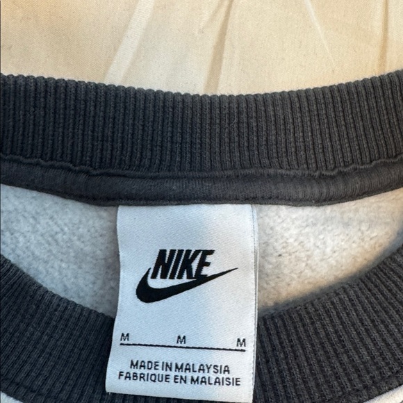 Nike gray and white Wave Stripe cropped Sweatshirt - Picture 2 of 2